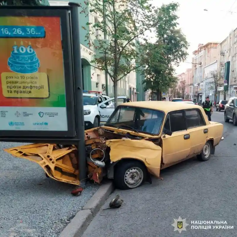 Дві аварії за вечір: у центрі Харкова та на ХТЗ травмовано чотирьох водіїв