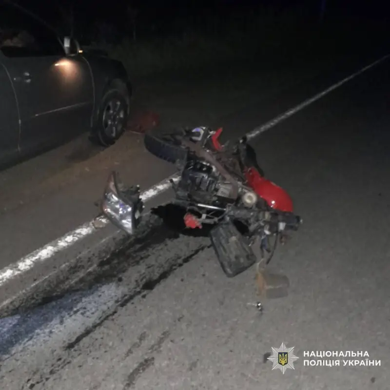 На Харківщині троє підлітків на мотоциклі потрапили в аварію, один у критичному стані
